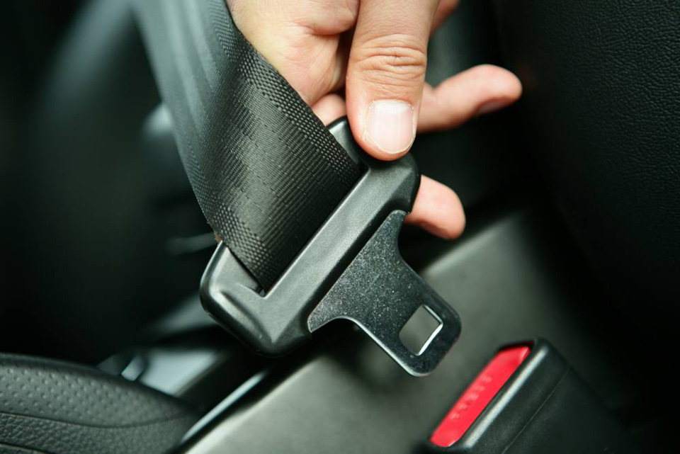 Seat Belt. Safety Seat Belts. Ремень безопасности в авто. Пристегнутый ремень безопасности.