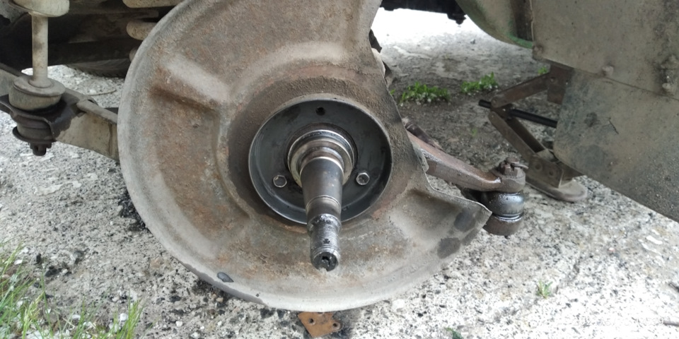 12. Болтик кто-то потерял — Москвич 2140