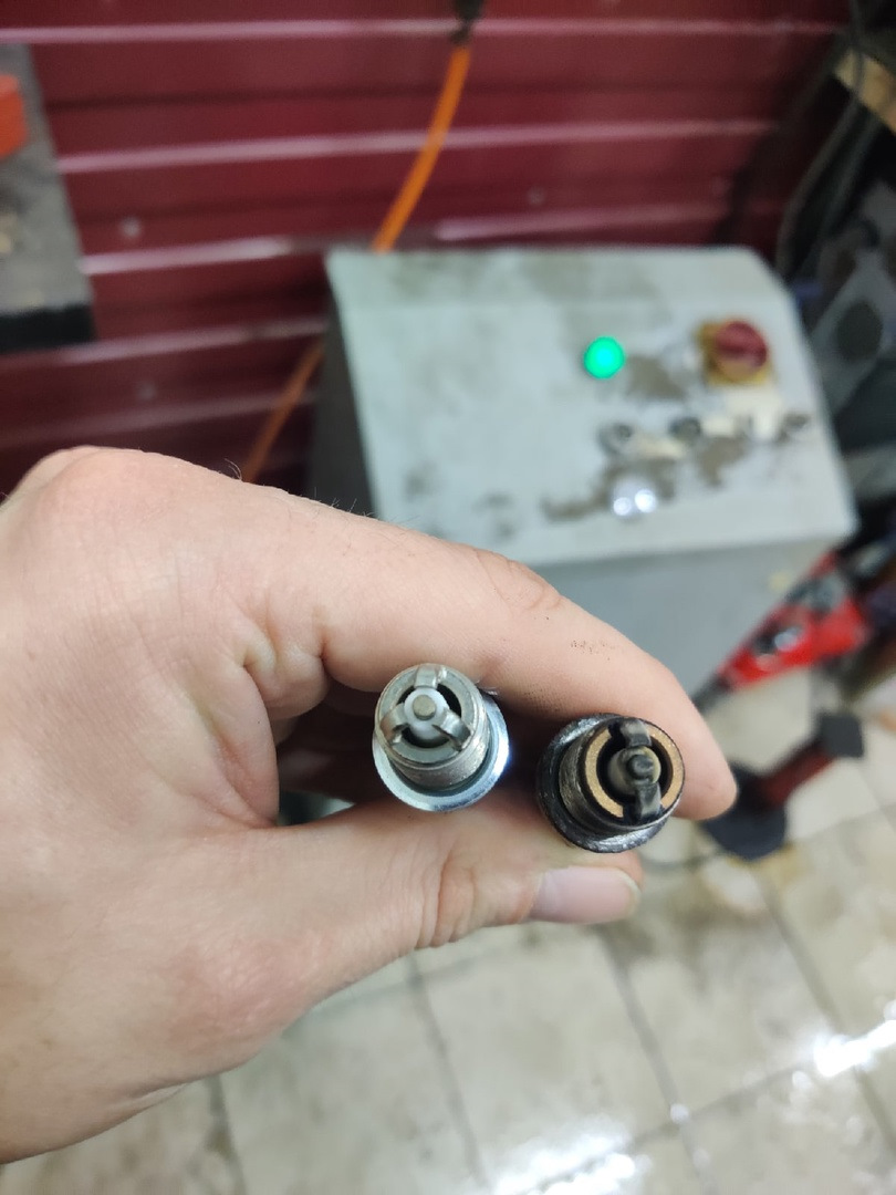 Замена свечей AKL, без снятия впускного коллектора . — Skoda Octavia A4 ...