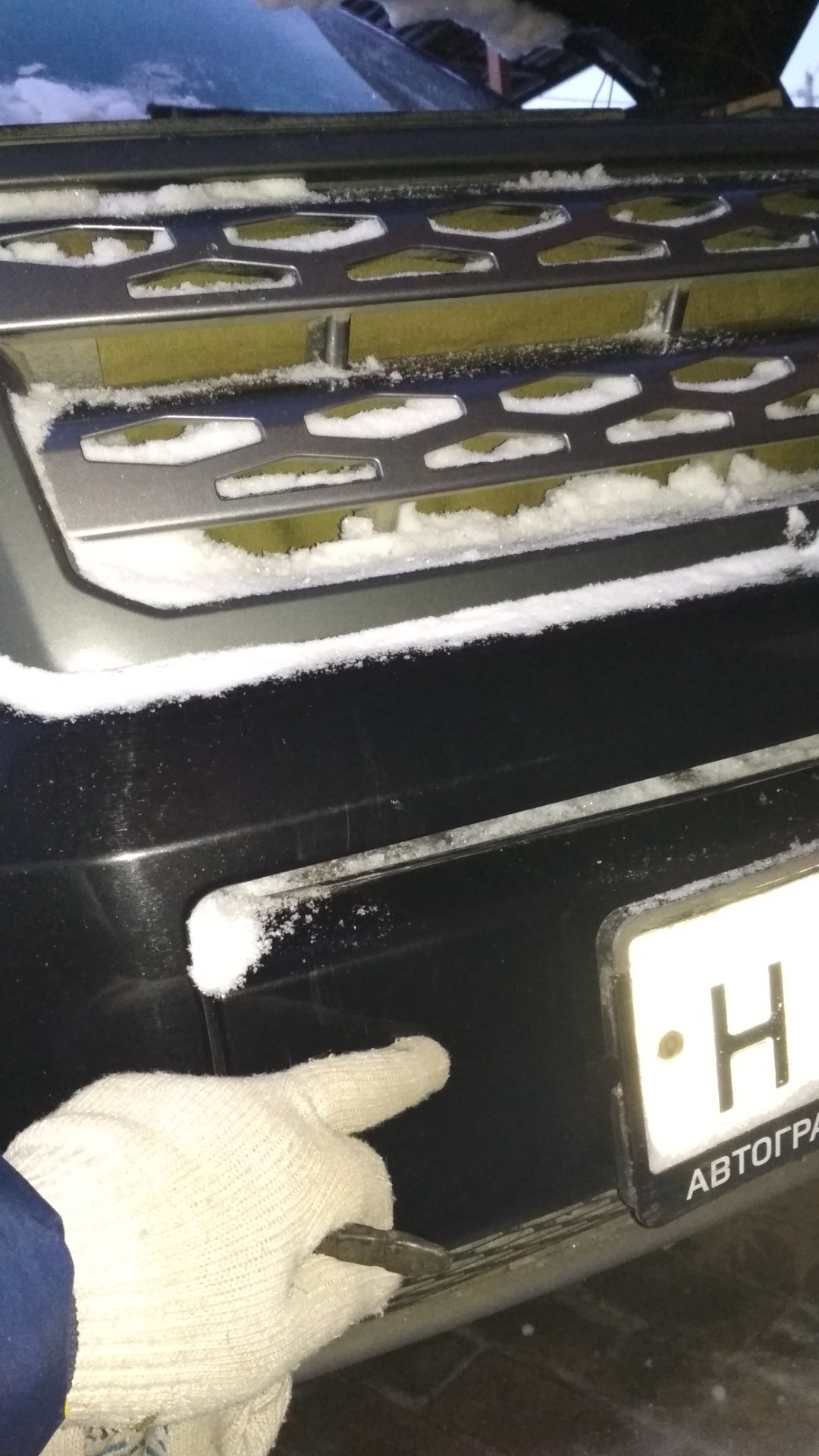 Утеплитель для труб в решетку радиатора. Чем закрыть радиатор на зиму опель. Закрыть радиатор зимой. Закрыть радиатор зимой. Закрыть радиатор зимой.