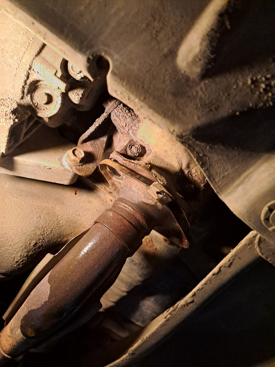 Замена кольца приёмной трубы глушителя. — Nissan Almera II (N16), 1,8 л ...