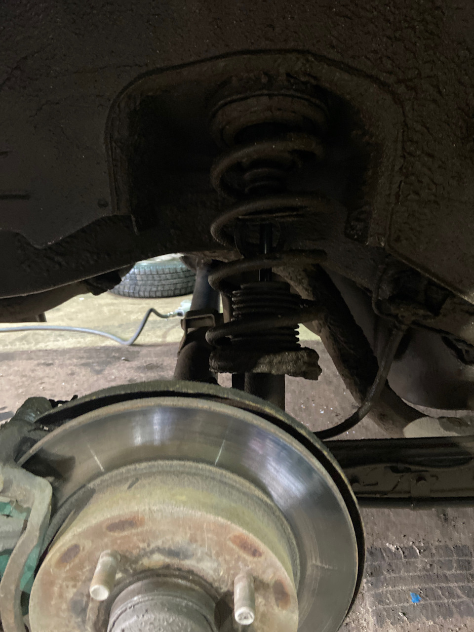 Стук сзади — Nissan Bluebird (U14), 2 л, 2001 года | визит на сервис ...