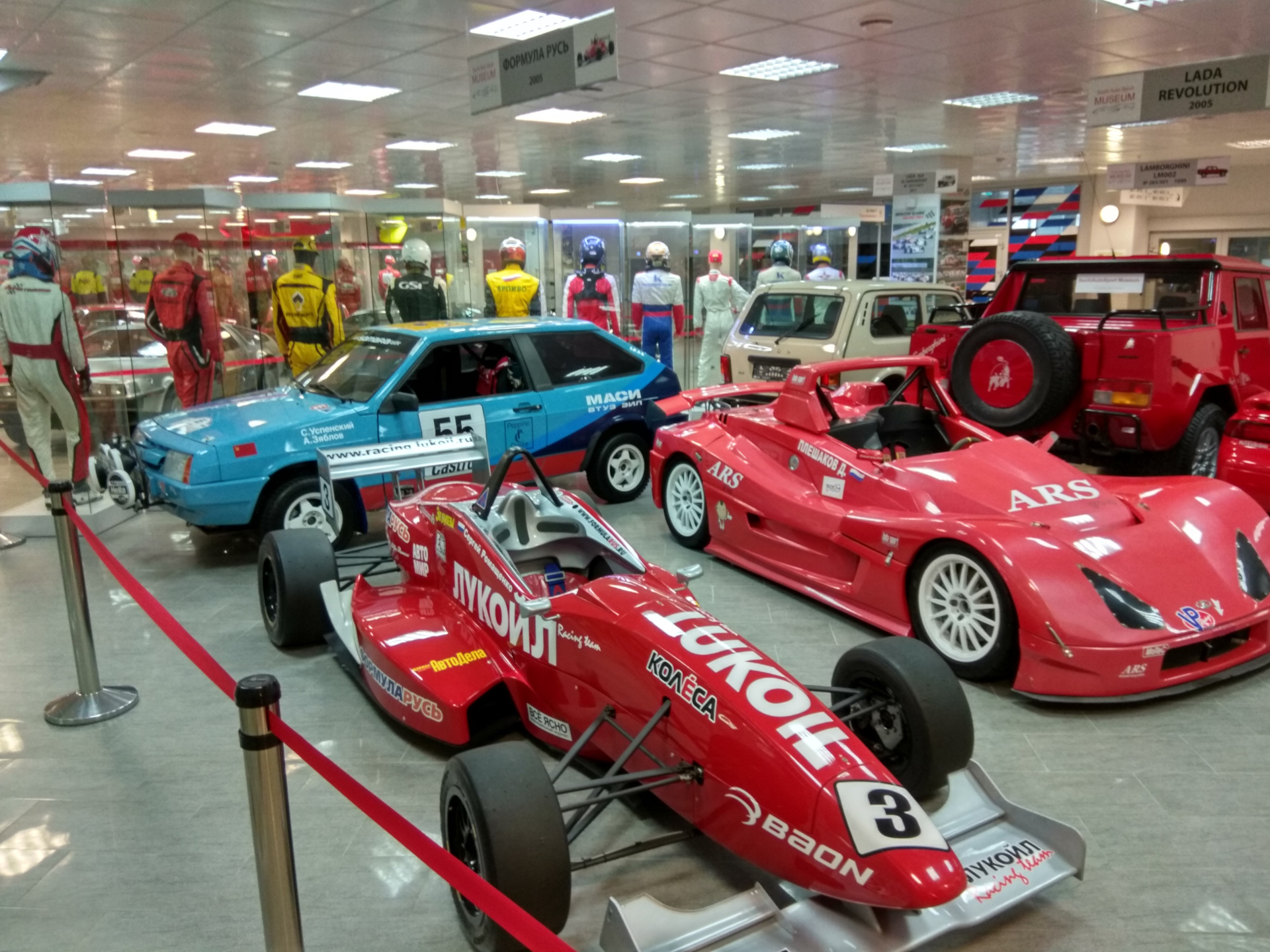 Выставка спортивных машин