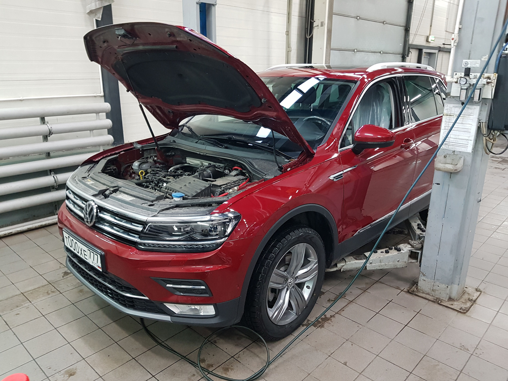 Ремонт тигуана. Техническое обслуживание Фольксваген Тигуан. Volkswagen Tiguan 2 техническое обслуживание. Тигуан сервис. Техобслуживание VW Tiguan РОЛЬФ.