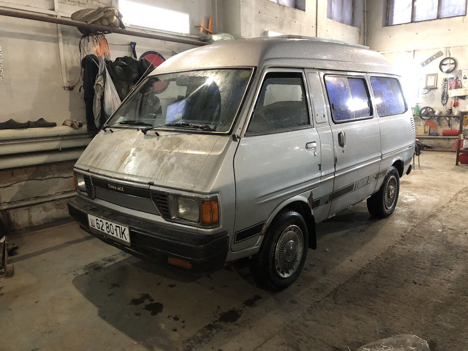 Го2 бус. Toyota Town Ace 1982. Тойота Таун айс бус. Тойота Town Ace Bus. Toyota Town Ace 1982 264.