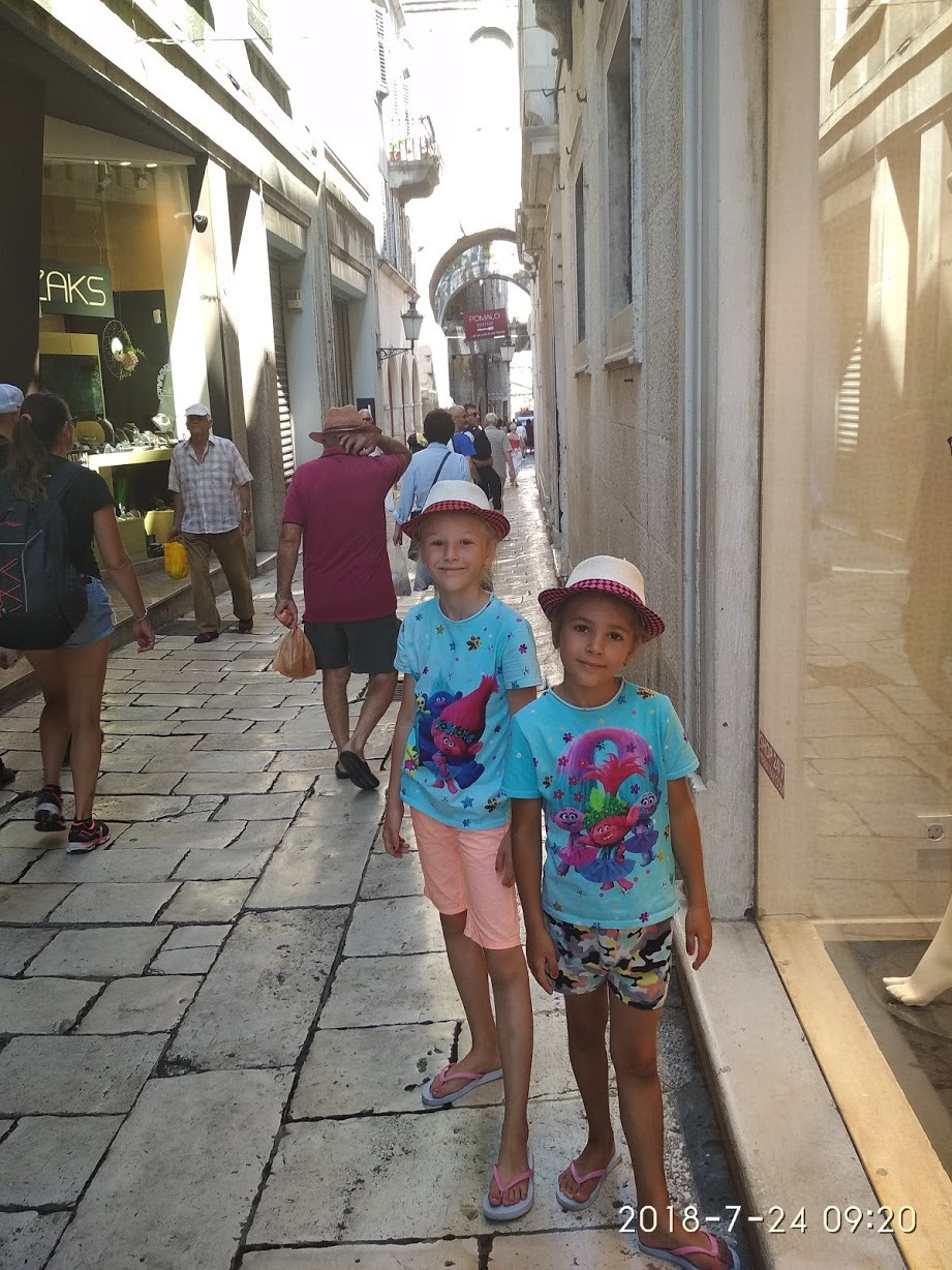 Улица Сплита. — Renault Espace (4G)