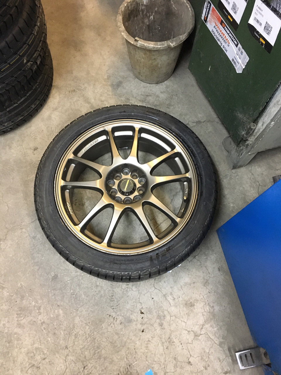 Колёса на 17. Упали стрелки тахометра и спидометра и ещё кое что ...