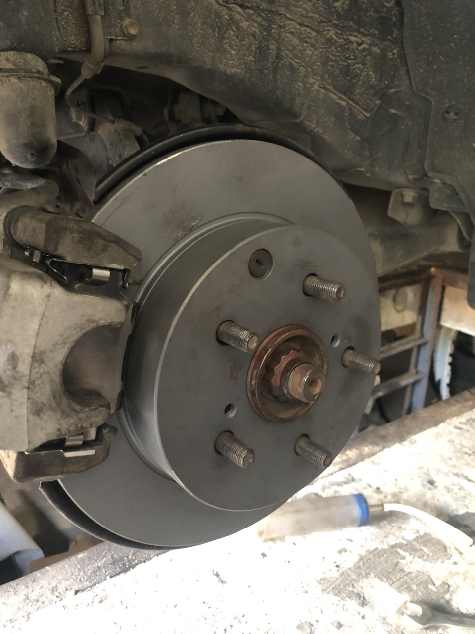 Фото в бортжурнале Toyota RAV4 (IV)