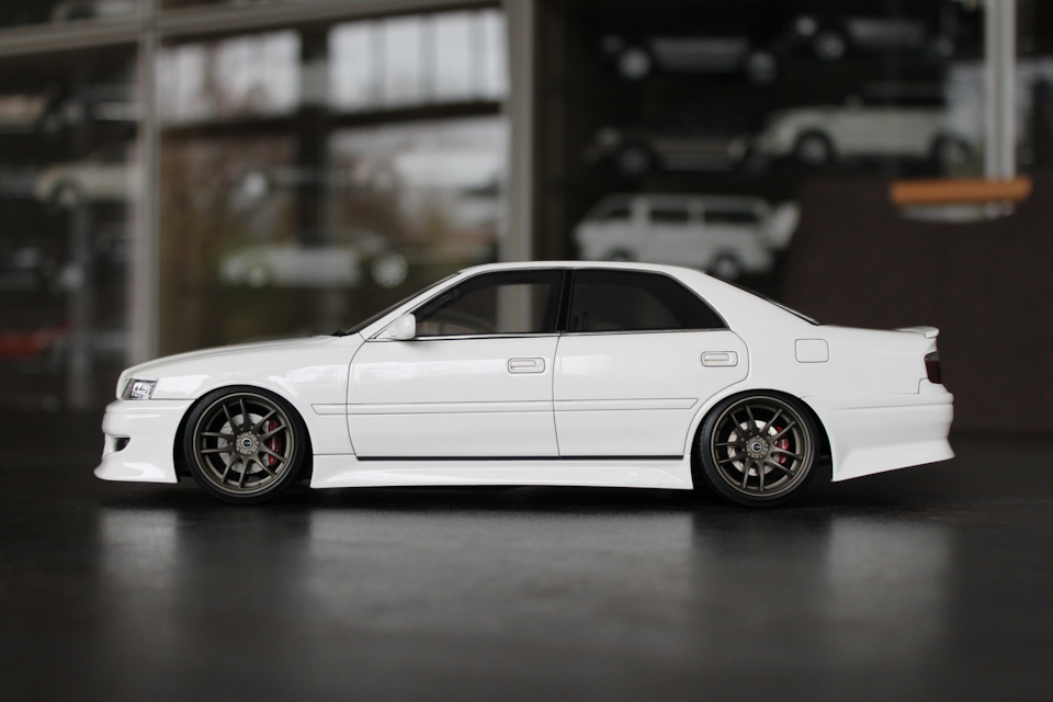 自動車 ignition model 1/18 Chaser white Ignition Model 1:18 Toyota Chaser (JZX100) VERTEX in Pearl