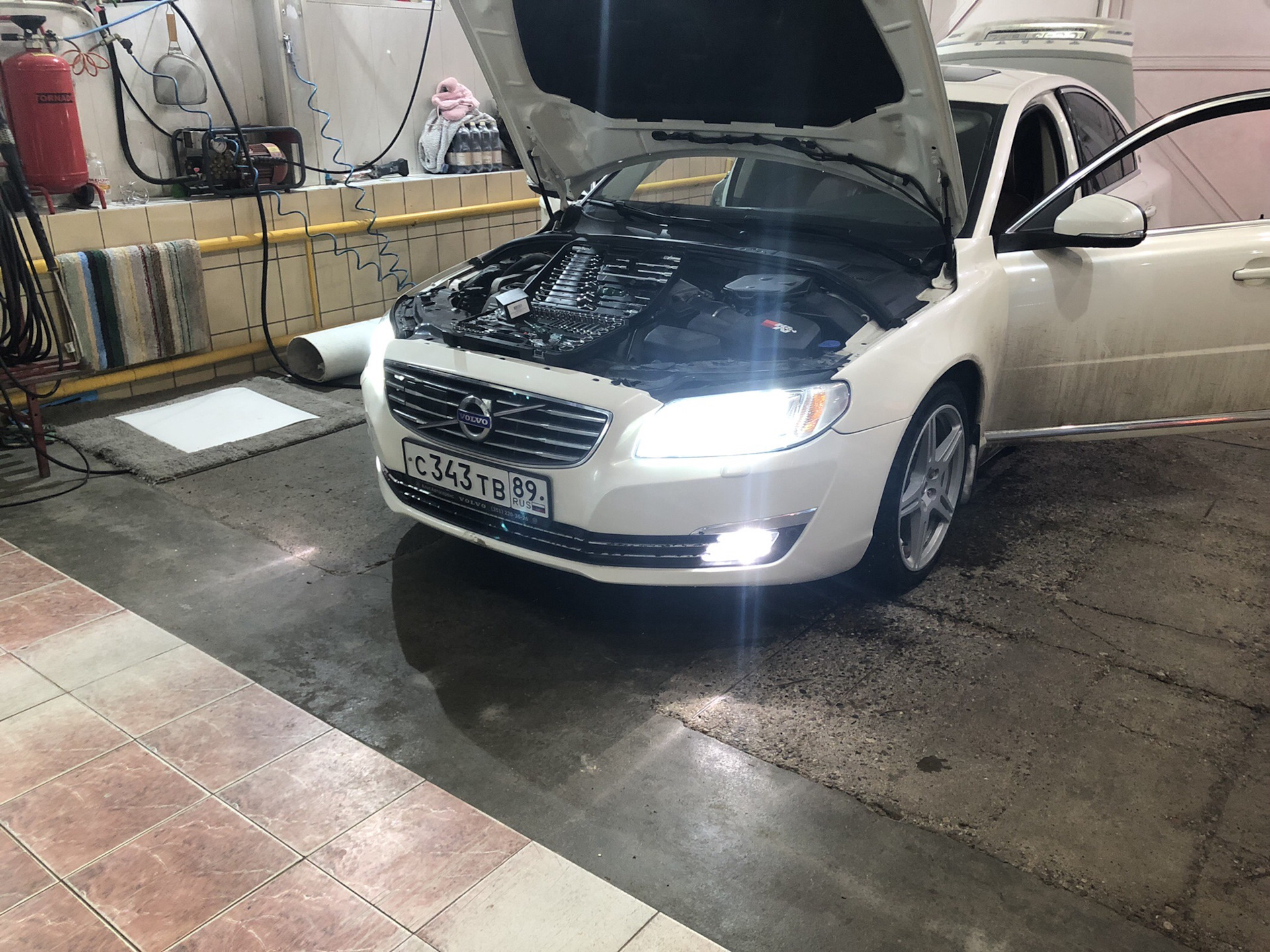 Установка аккумулятора АГМ и прочая мелочь. — Volvo S80 (2G), 4,4 л, 2009  года | плановое ТО | DRIVE2