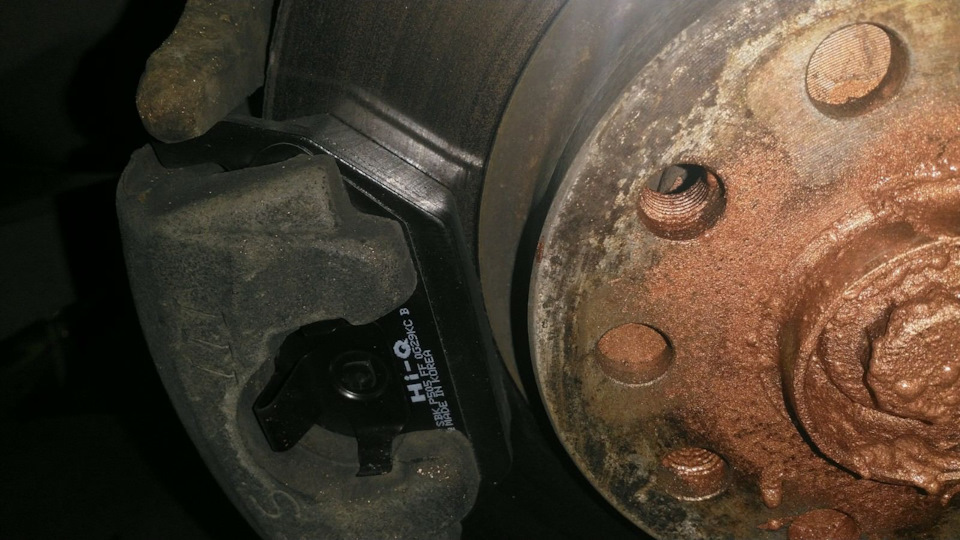 Замена родных тормозных колодок на 112 000 км — Skoda Yeti, 1,4 л, 2014 ...