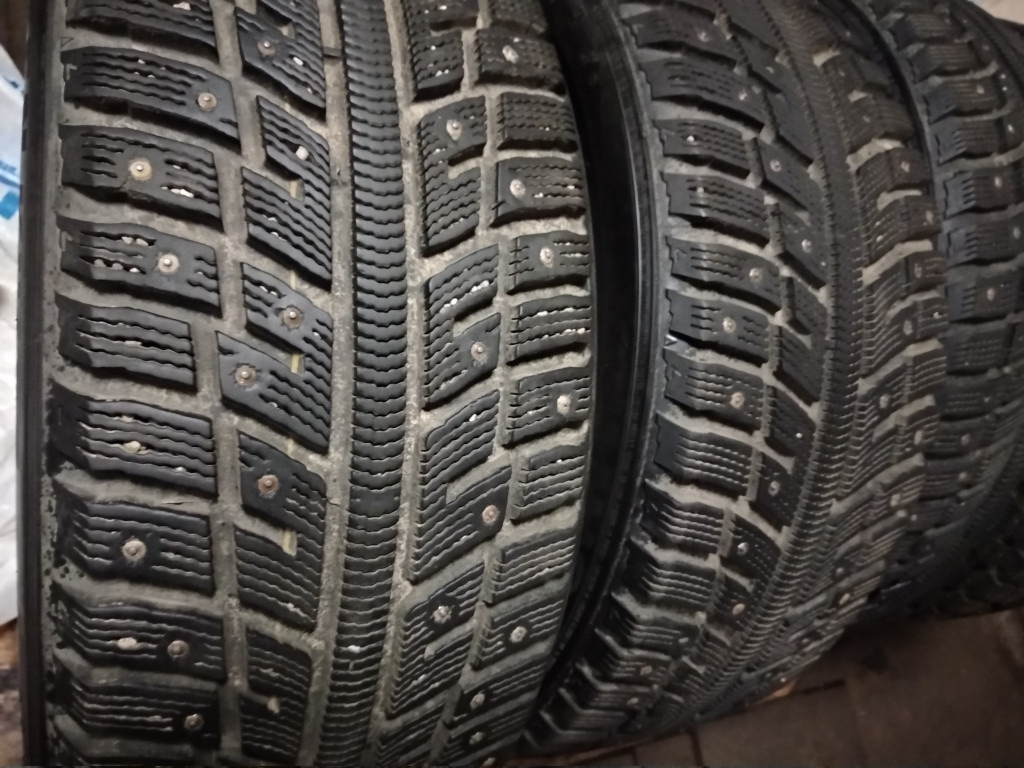 Зимняя шины kumho r15 65. Резина Кумхо kw22. Kumho kw22 91t. Зимняя резина Кумхо 22 KW. Зимняя резина Kumho i Zen kw22.