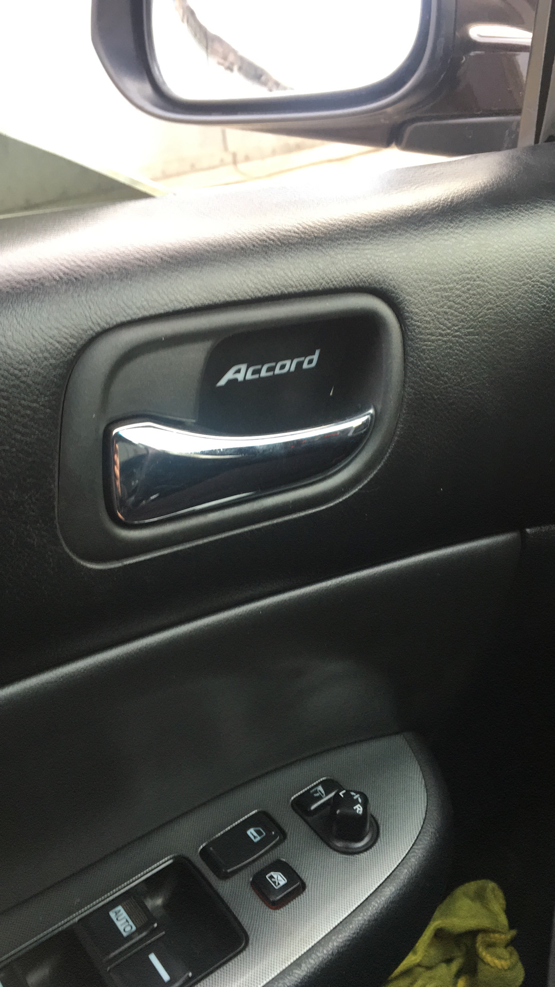 Кнопка бензобака хонда аккорд 8. Хонда аккорд 7 рестайлинг салон. Подкапотка аккорд 8. Honda accord 7 2. Аккорд 7.