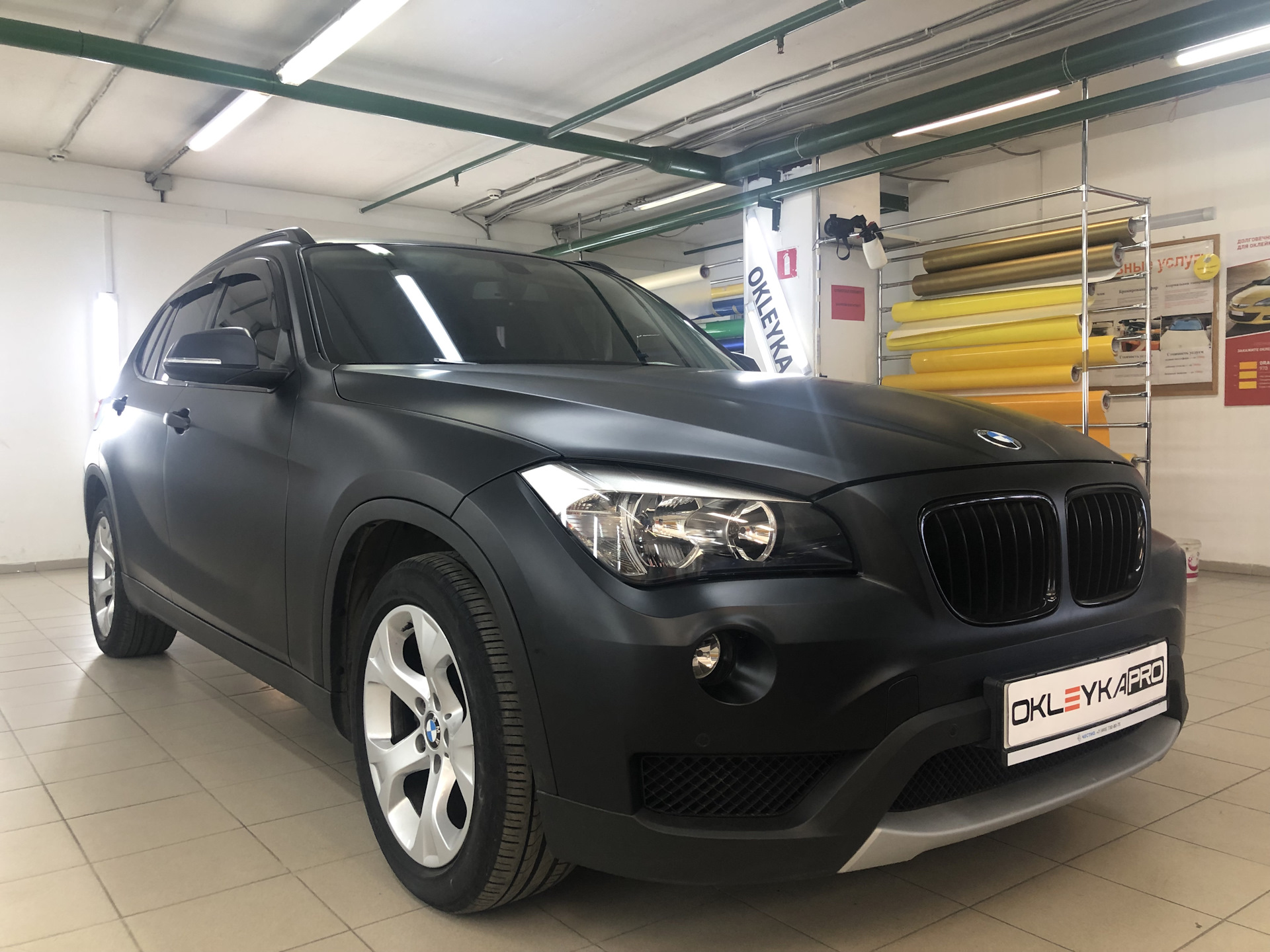 5 черный 1. БМВ х1 черная матовая. BMW x3 матовый черный. БМВ х1 матовый. БМВ Икс 5 черный матовый.