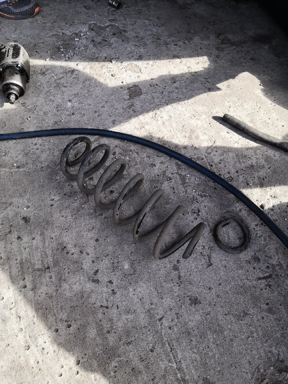 Замена лопнувшей пружины 08.07.20 — Volkswagen Touran (1G), 1,9 л, 2007 ...