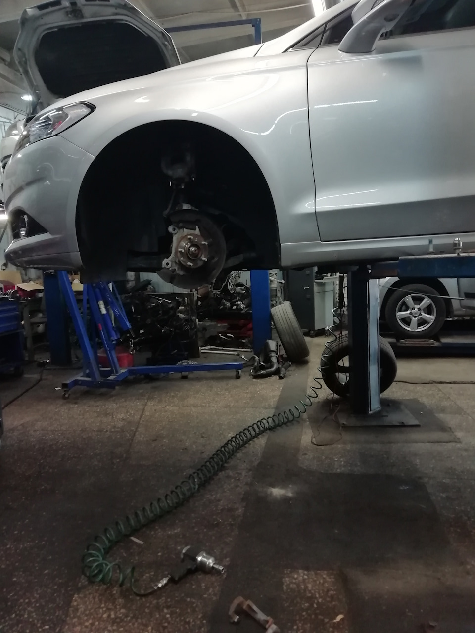 Замена тормозных дисков и колодок — Ford Fusion (2G), 2 л, 2016 года ...