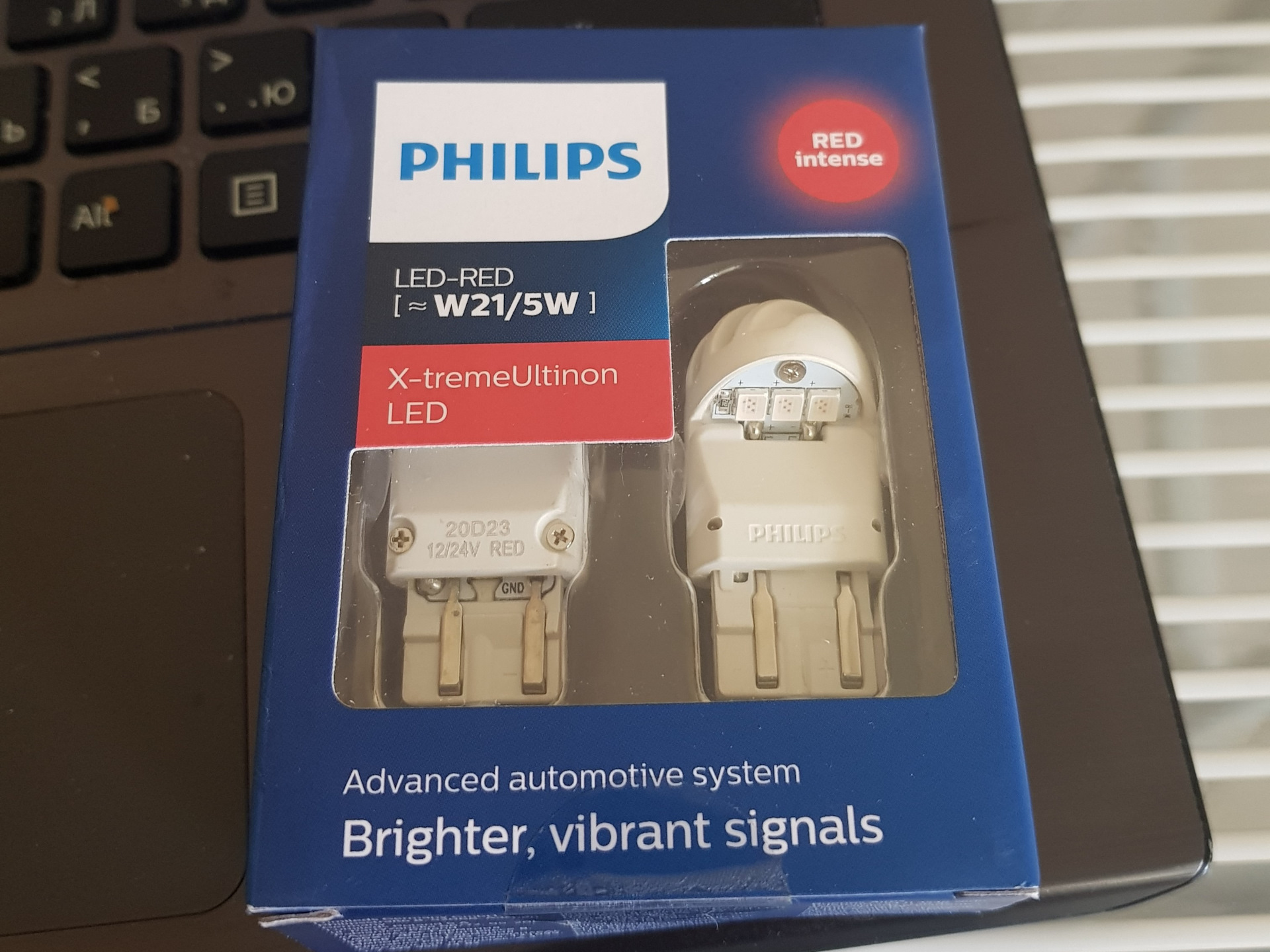 W21 5w. Philips w21/5w led. Philips w5w led Red. Philips led 21/5w. Светодиодные лампы в габариты 21w Philips.