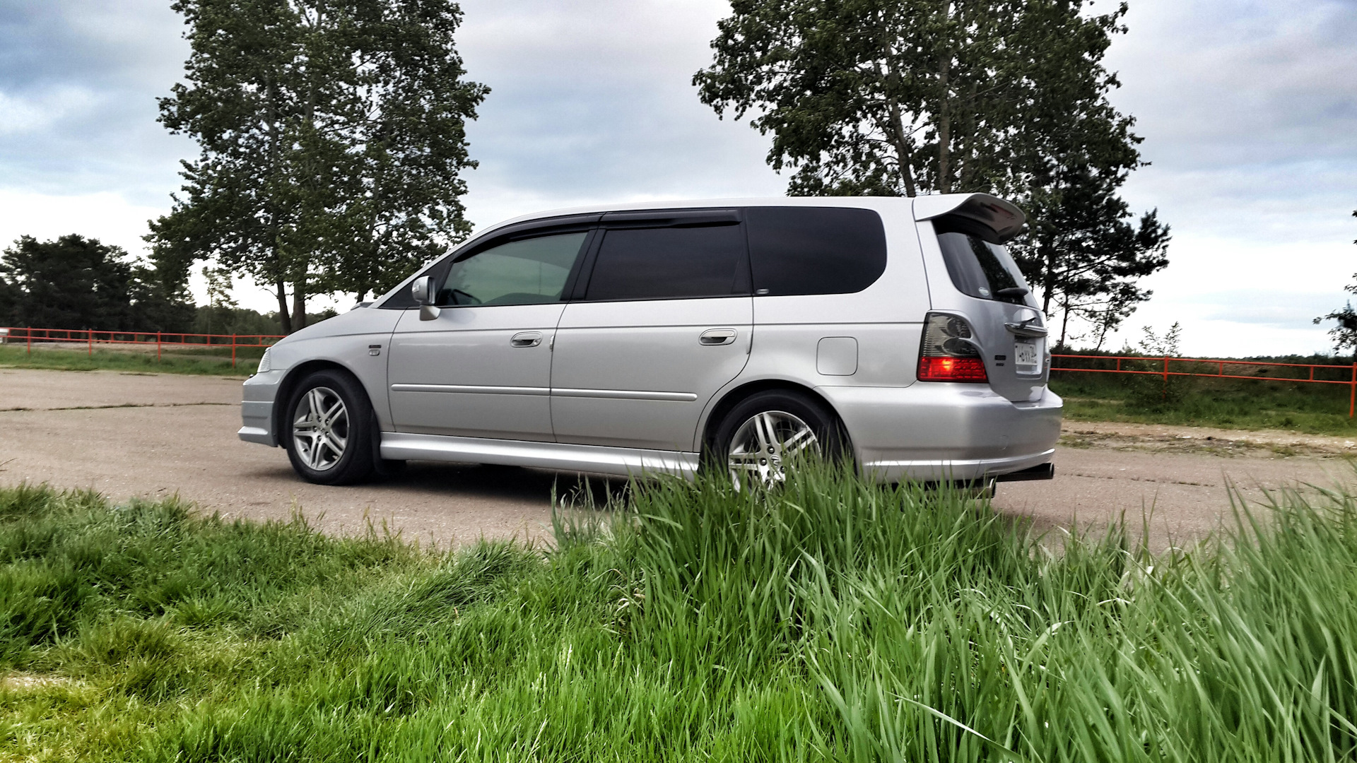 Хонда одиссей иркутск. Хонда Одиссей 2003. Хонда Одиссей 2. Honda Odyssey 2000. Honda Odyssey 2002 absolute.