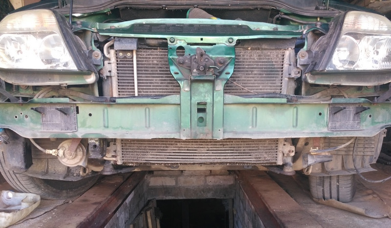 Замена конденсатора кондиционера. — Renault Scenic I, 2 л, 2002 года ...