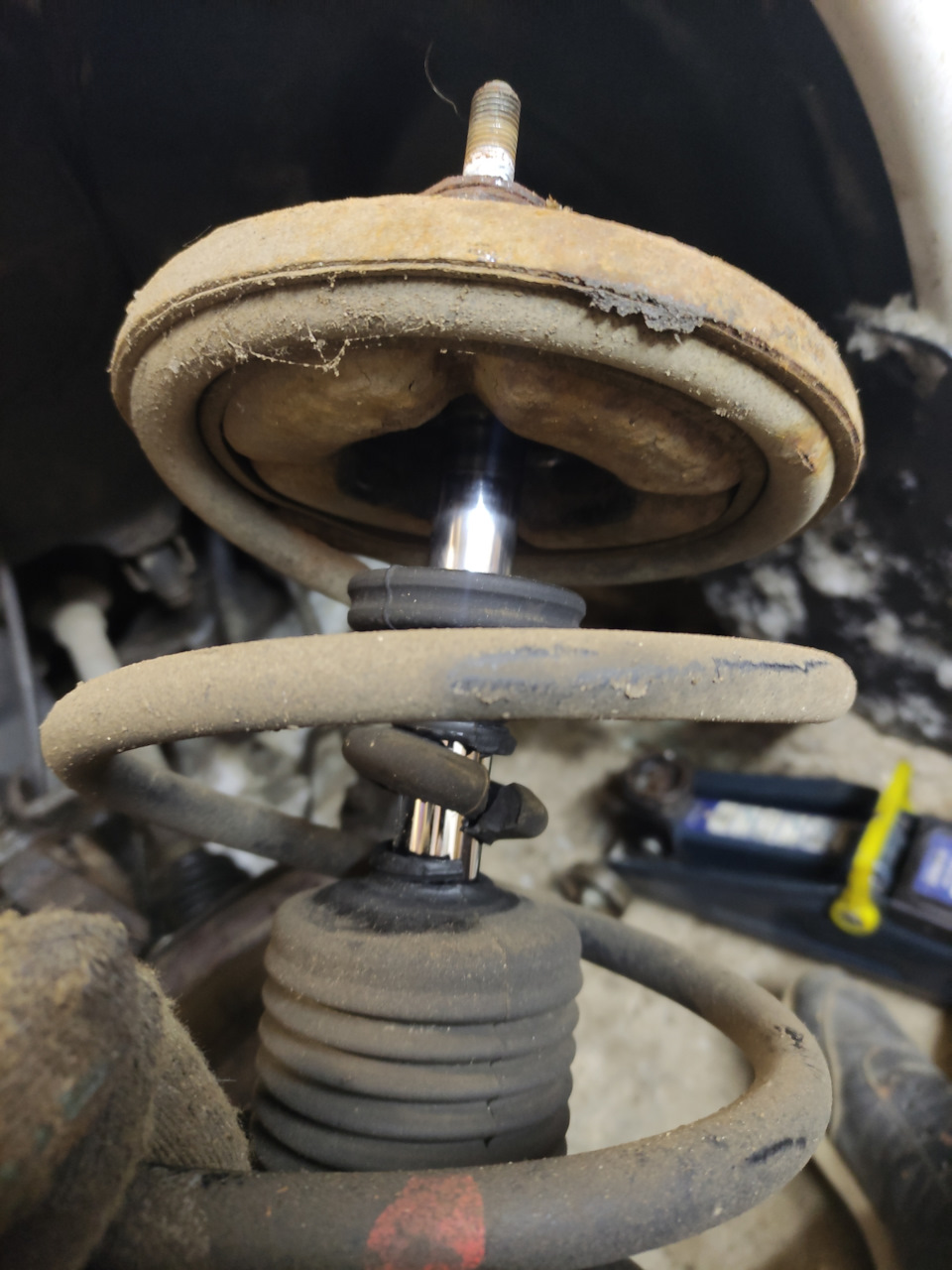 Замена амортизаторов вкруг на KYB EXCEL-G — Mitsubishi ASX, 1,6 л, 2012 ...