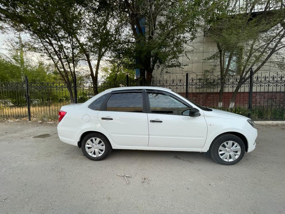 Установка дефлекторов окон и накладки на бампер — Lada Гранта (2G) FL ...