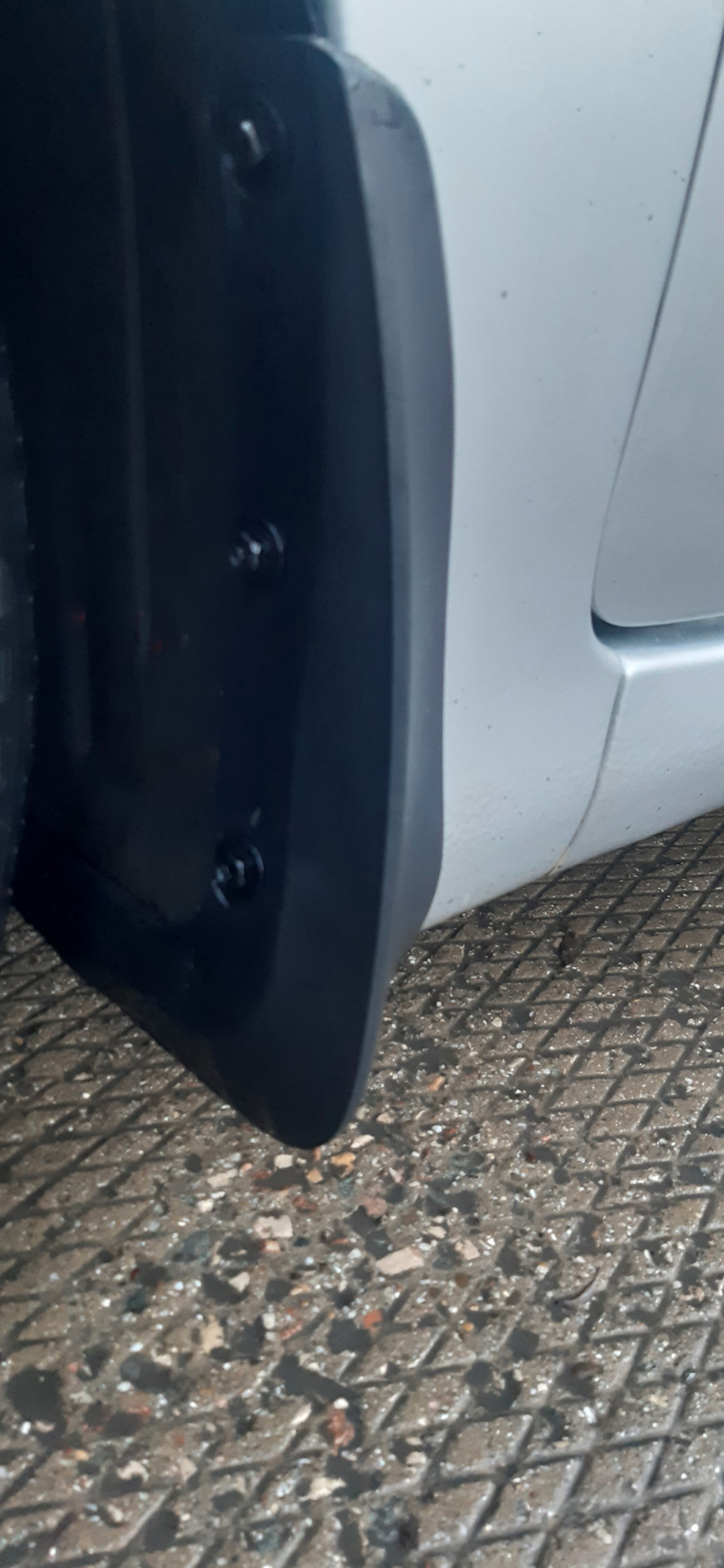 Передние брызговики и веерные форсунки омывателя лобового стекла ...