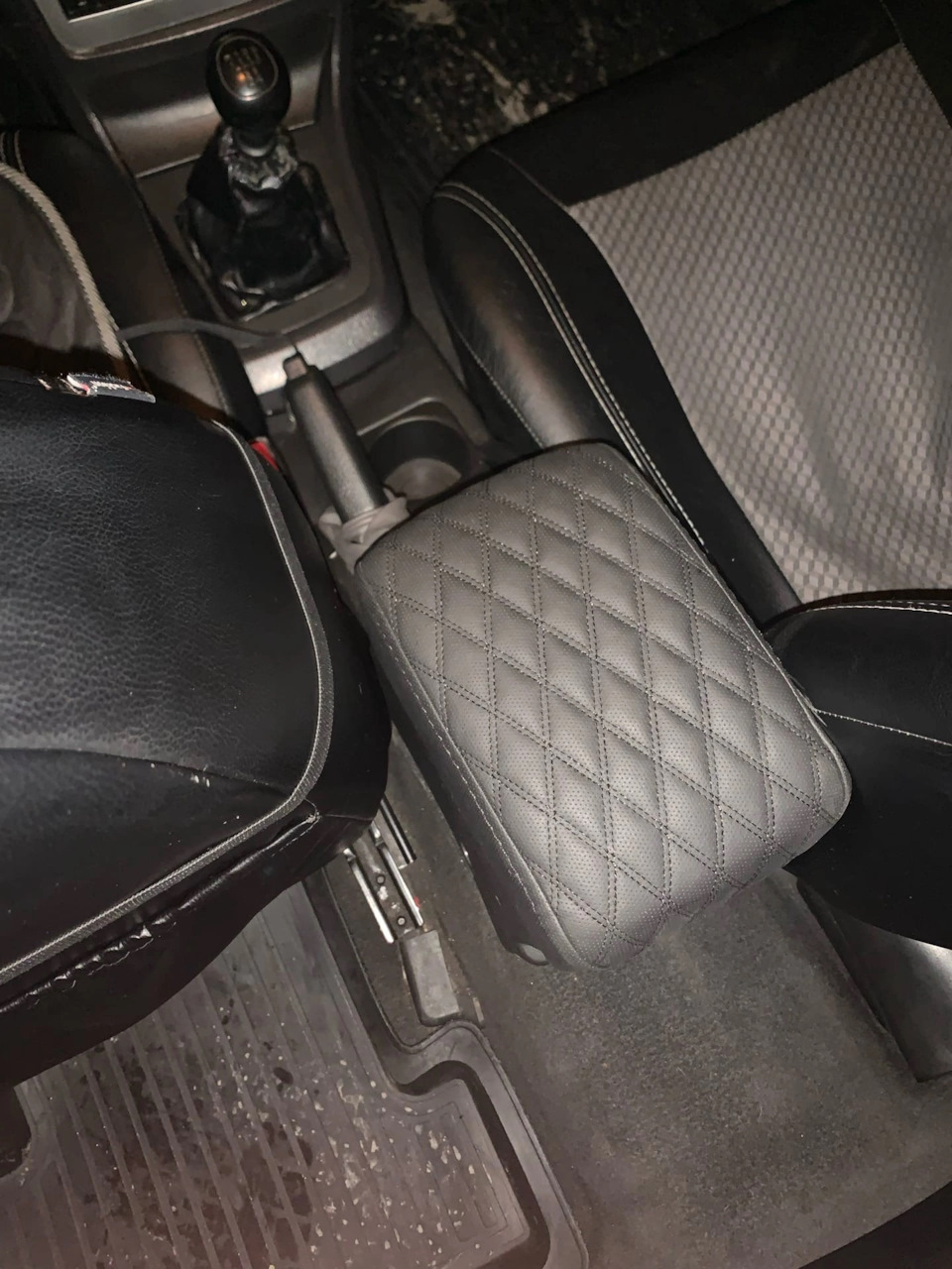 Подлокотник — Daewoo Nexia (N150), 1,5 л, 2013 года | аксессуары | DRIVE2