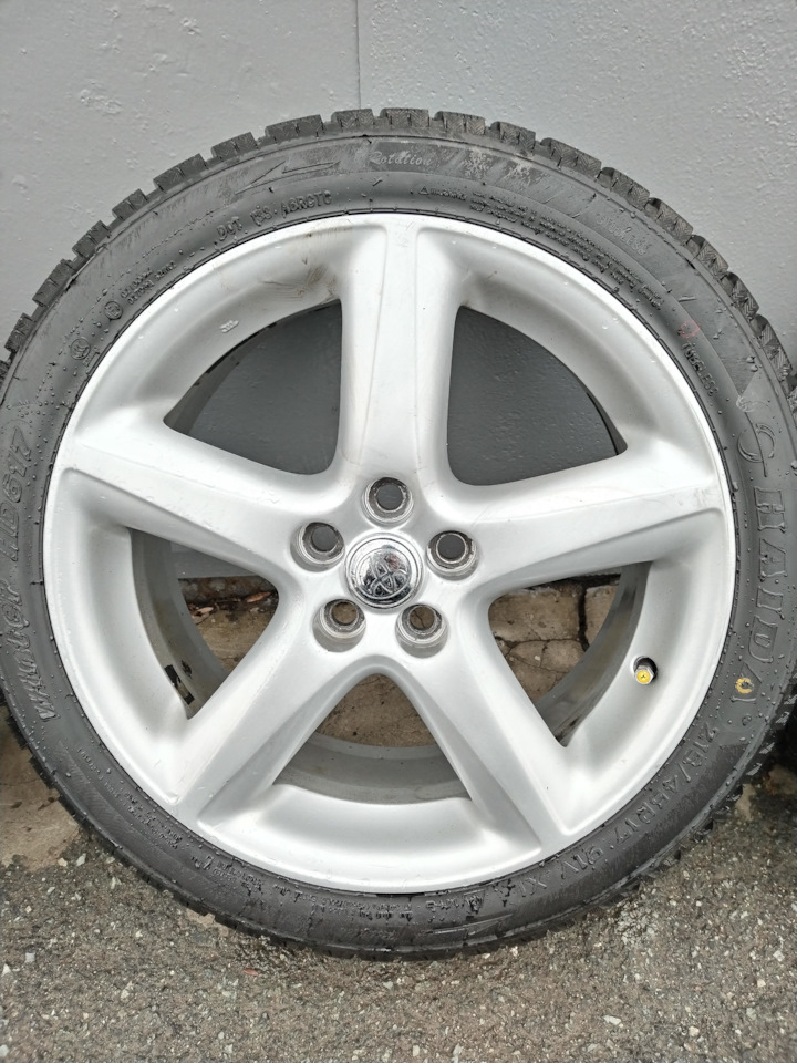 Шины зимние нешипованные Headway 215/45 R17, литые диски Toyota 7Jx17 ...