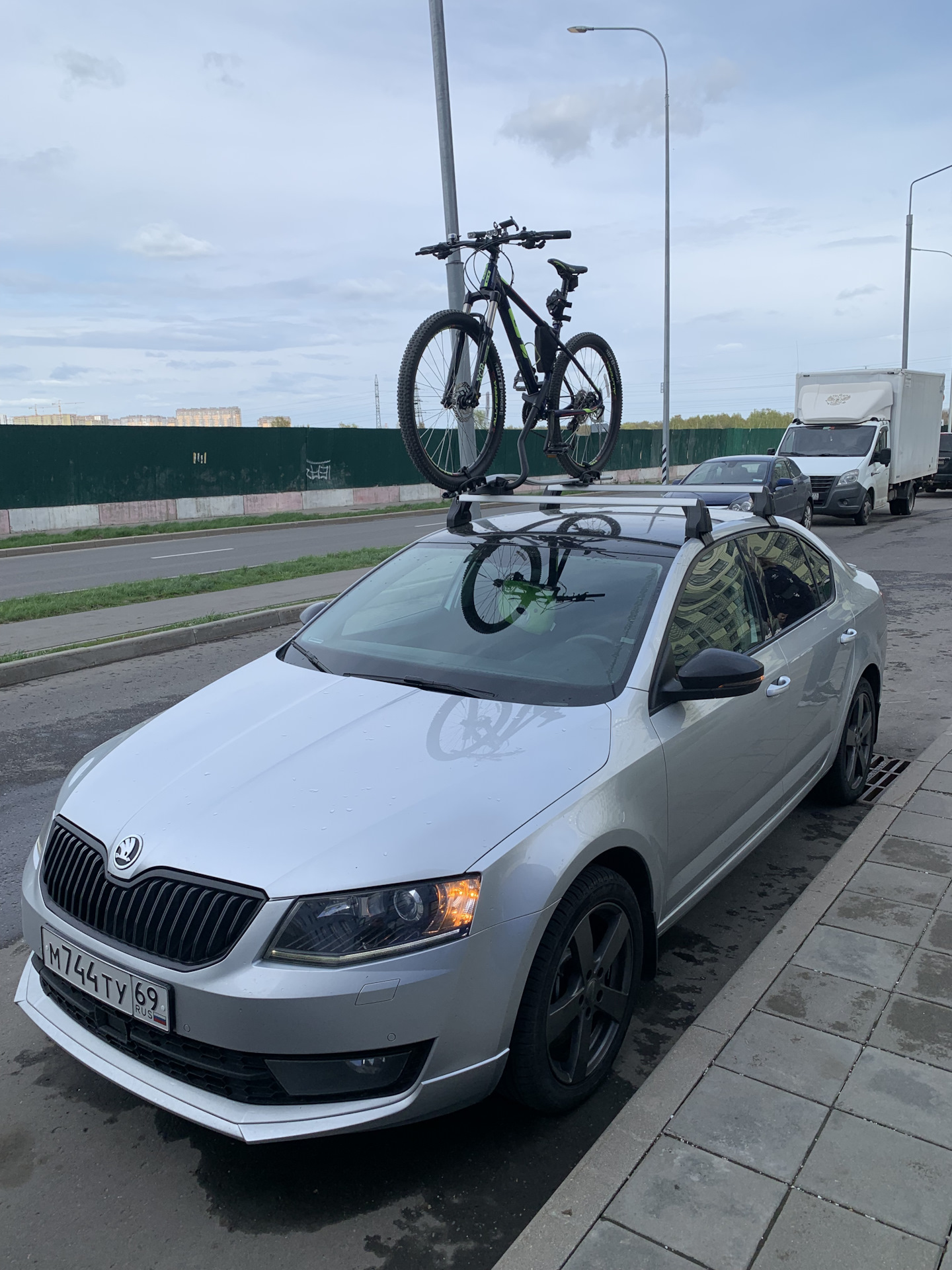 Дуги, крепеж велов — Skoda Octavia A7 Mk3, 1,8 л, 2017 года | аксессуары |  DRIVE2