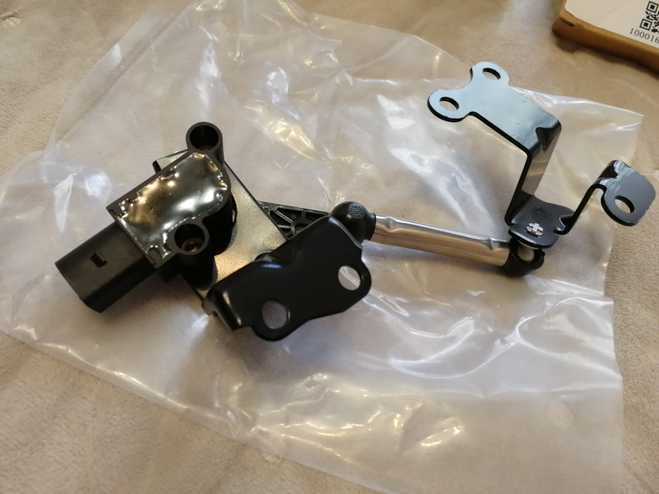 Датчик регулировки угла наклона фар 1K0941273M на Skoda Octavia A7 Mk3 ...