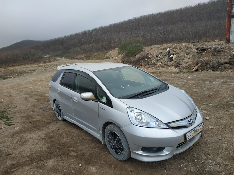 Shuttle колеса. Хонда фит шаттл. Honda Fit Shuttle спойлер.