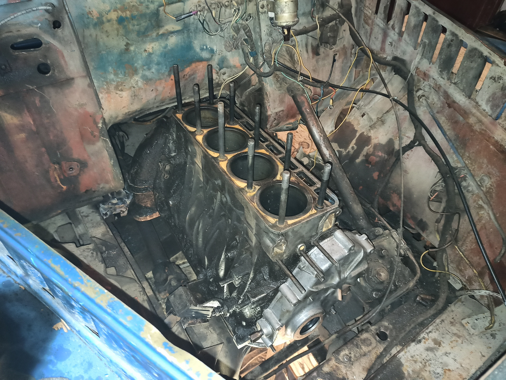 Газель 402 двигатель инжектор. Змз 402 двигатель карбюратор уаз. Установка змз 402. Зажигания проводов уаз 402 двигатель. Двигатель волга змз 402.