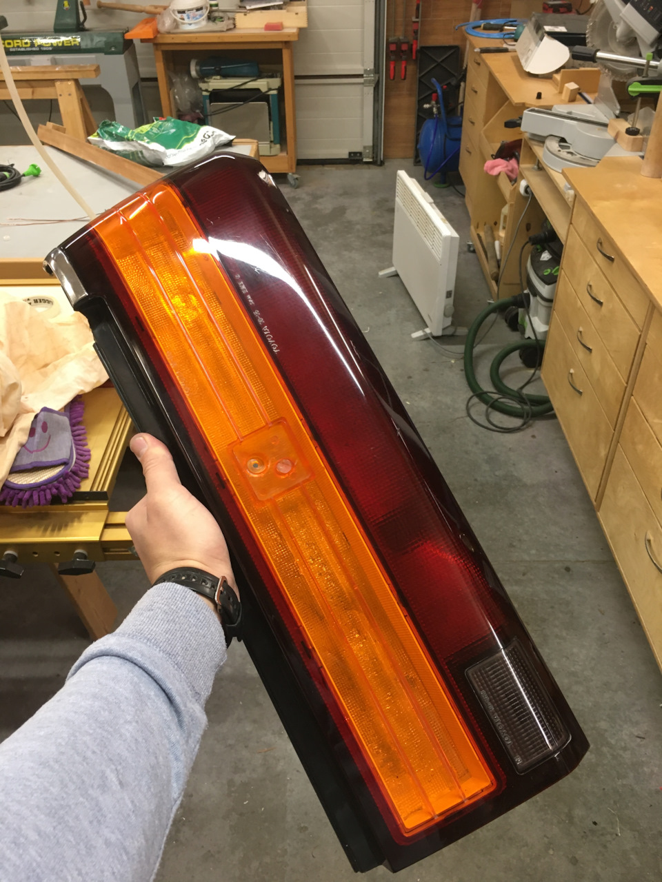 тут вот удачно полирнутый стоп — Toyota Crown (S120)