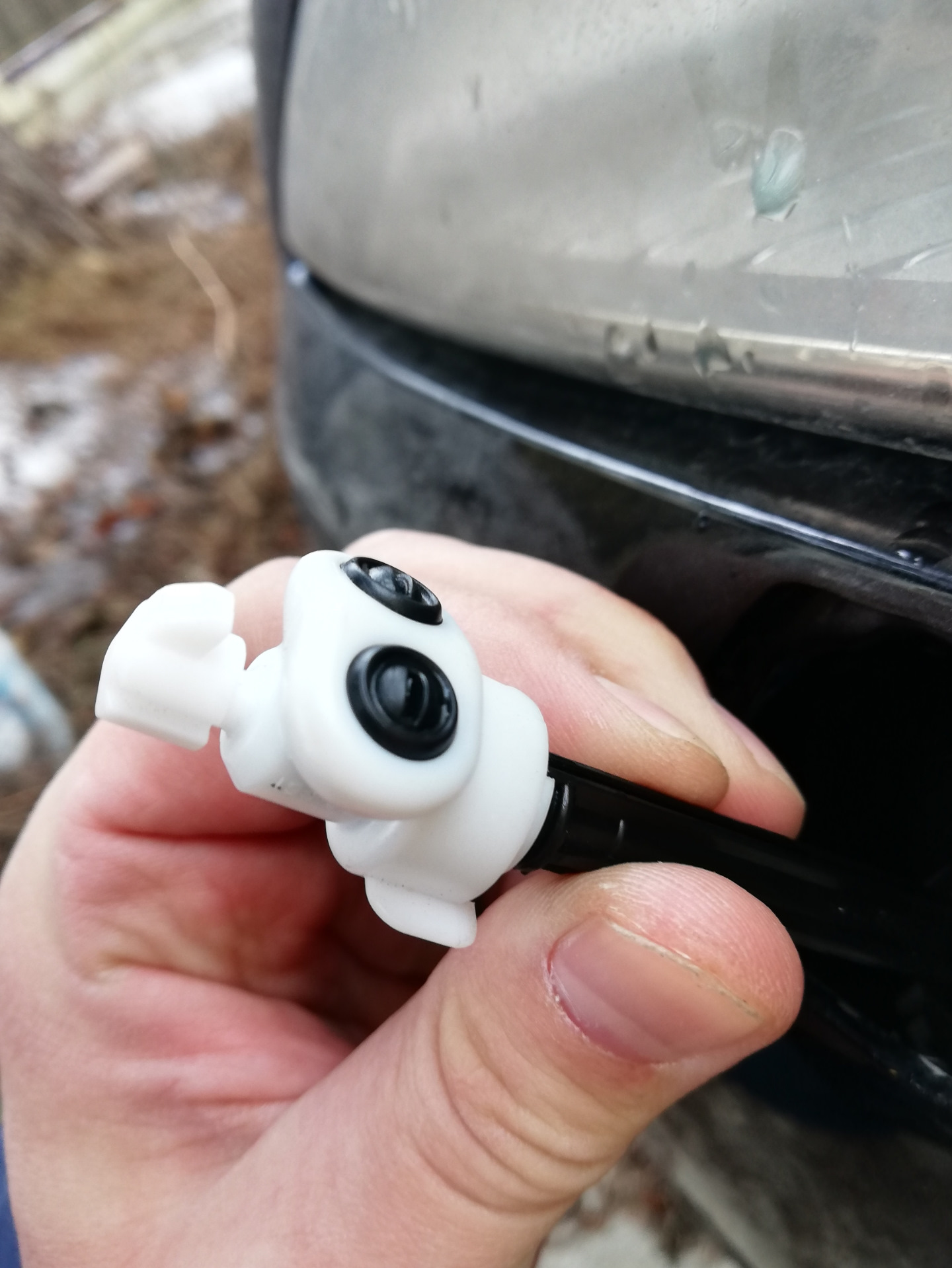 Замена пшыкалки омывателя фар — Ford Mondeo IV, 2,3 л, 2008 года ...