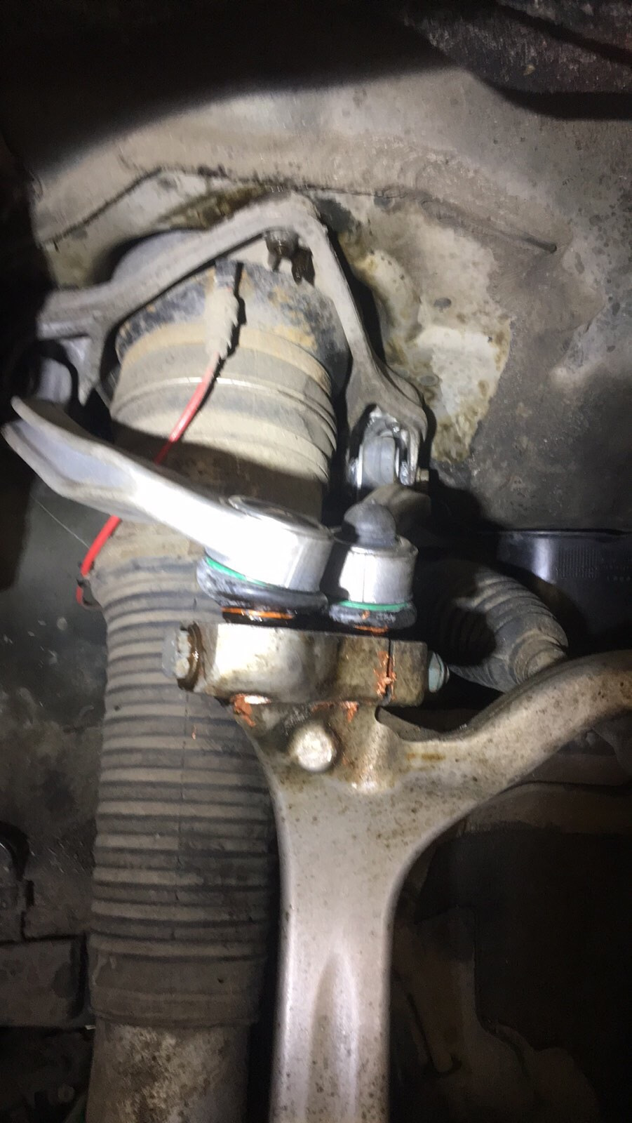 Верхние рычаги перед. подвески FL — Audi A6 Avant (C6), 3 л, 2006 года ...