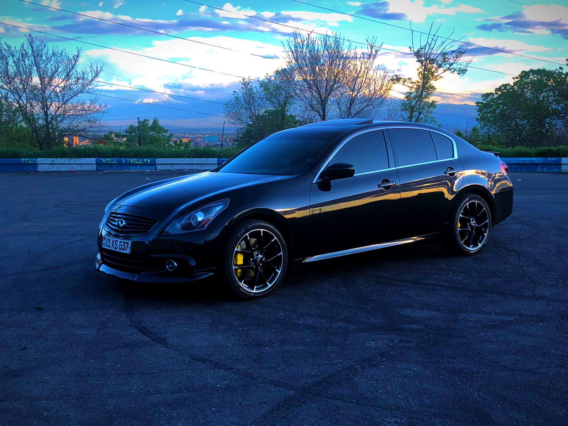 Infiniti g37 Black