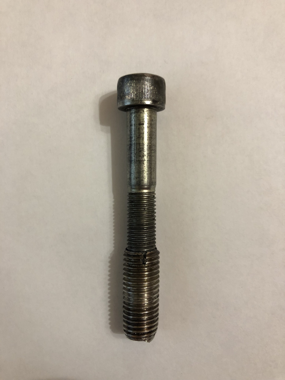 Болт натяжителя honda civic 4d кщеч. Болт натяжителя генератора volvo 940. Болт натяжителя газ 33088 9см. Болт тормозной ленты ниссан куб. Болт натяжителя.
