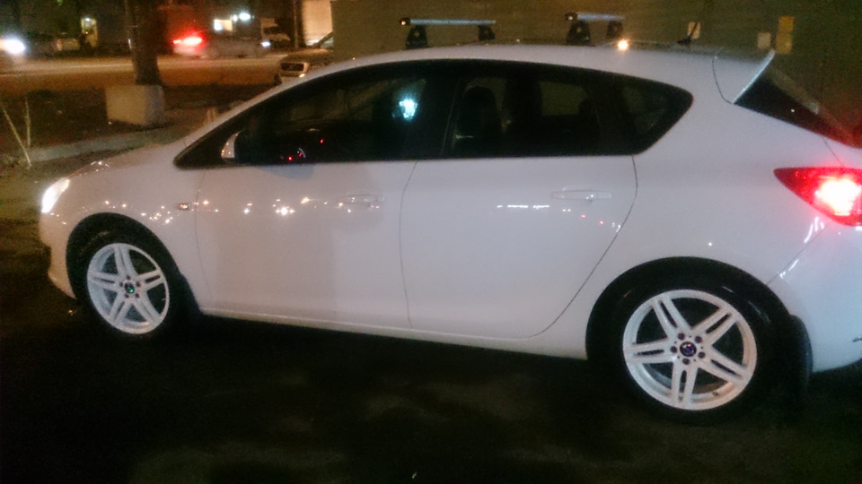 Горит предохранитель на дверные замки — Opel Astra J, 1,6 л, 2013 года ...