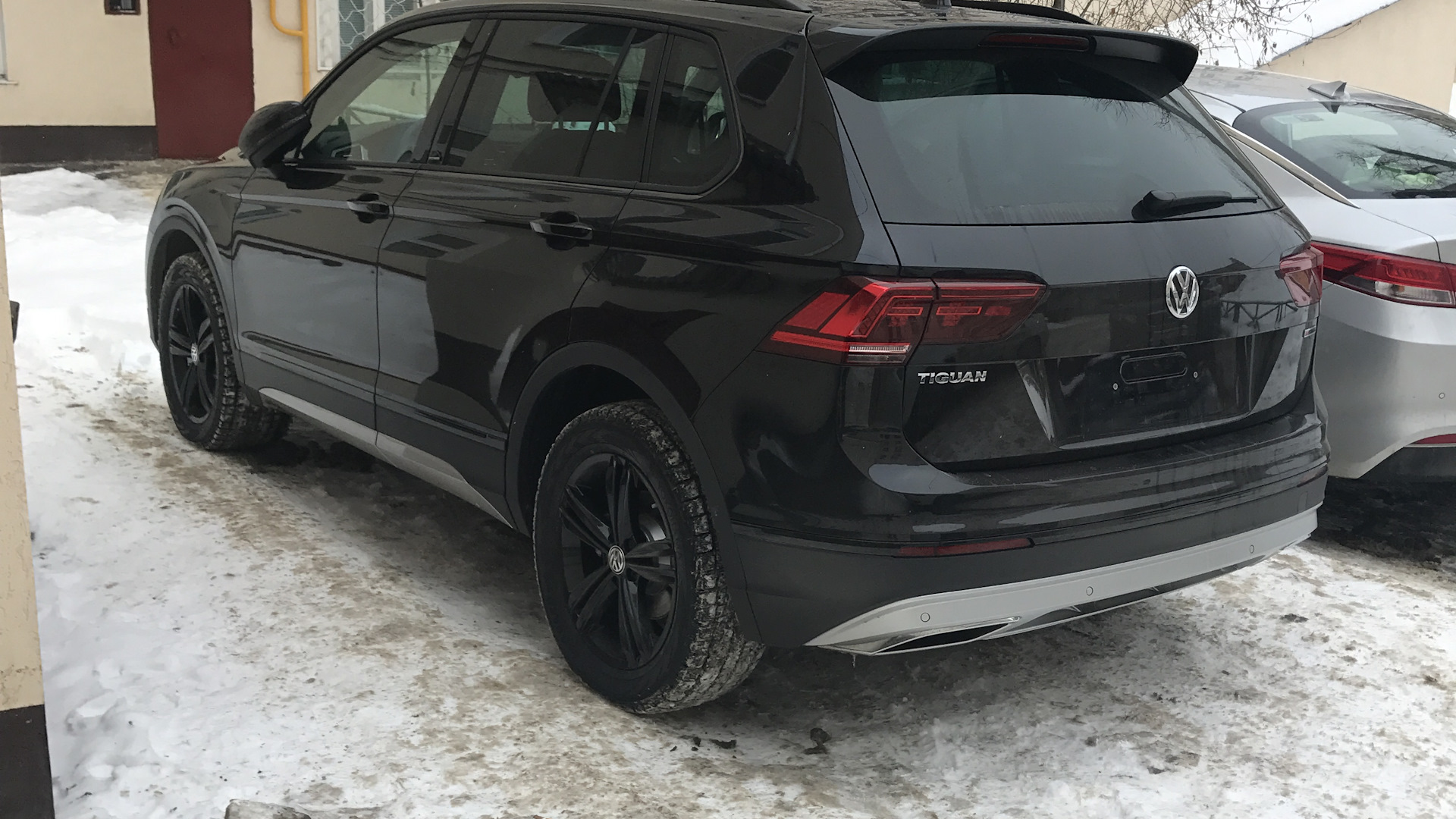 Tiguan 1 антихром. Тигуан 2 драйв2. 255/45 r19 на тигуан. Тигуан драйв2. Тигуан 2 драйв2.