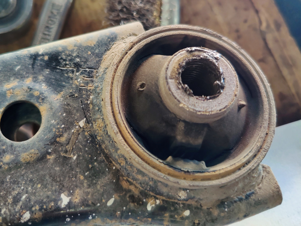 Сайлентблоки передних рычагов — Subaru Outback (BR), 2,5 л, 2010 года ...