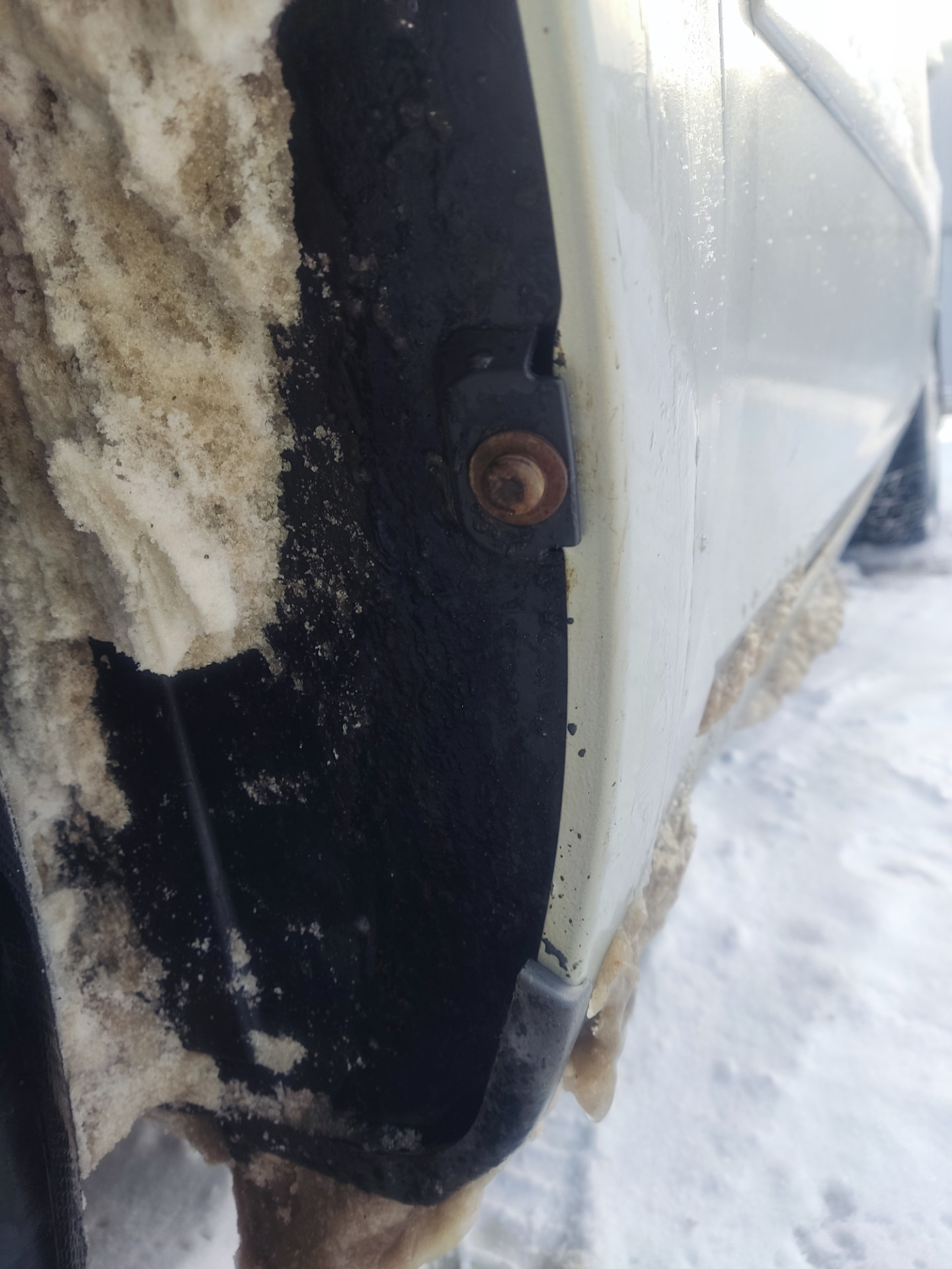 АНТИКОР или что же там под накладками порогов) — Ford C-Max I, 2 л ...
