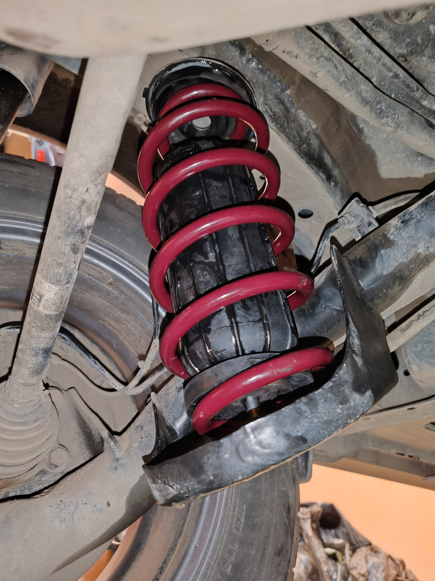 Пневмобаллоны в задние пружины — Toyota Corolla Fielder (E160), 1,5 л ...