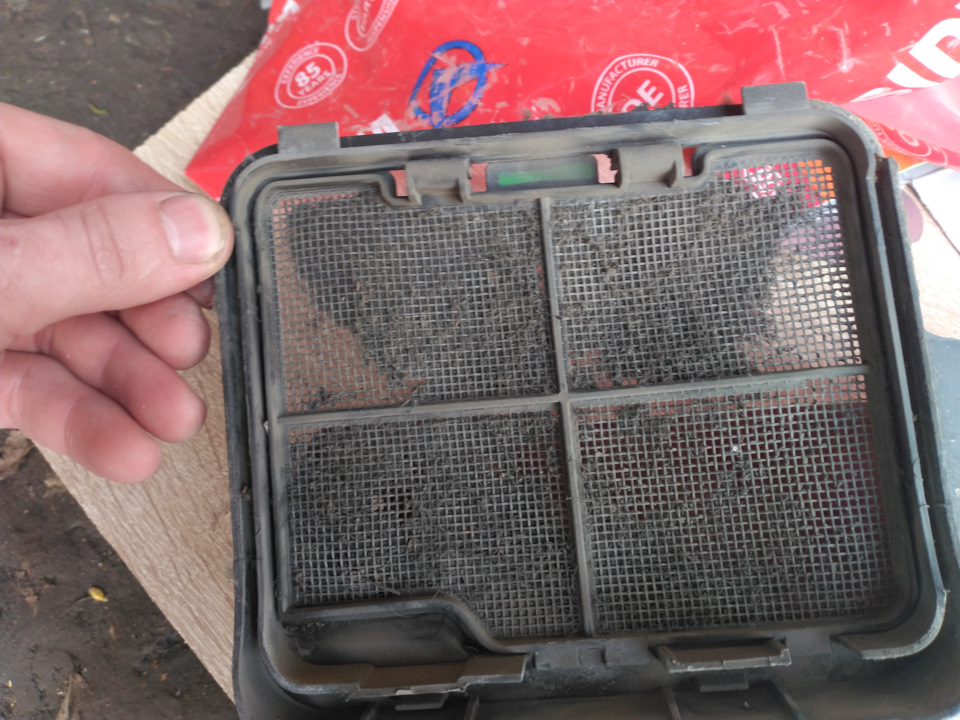 Промывка сетки забора воздуха — Ford Focus II Sedan, 1,8 л, 2008 года ...