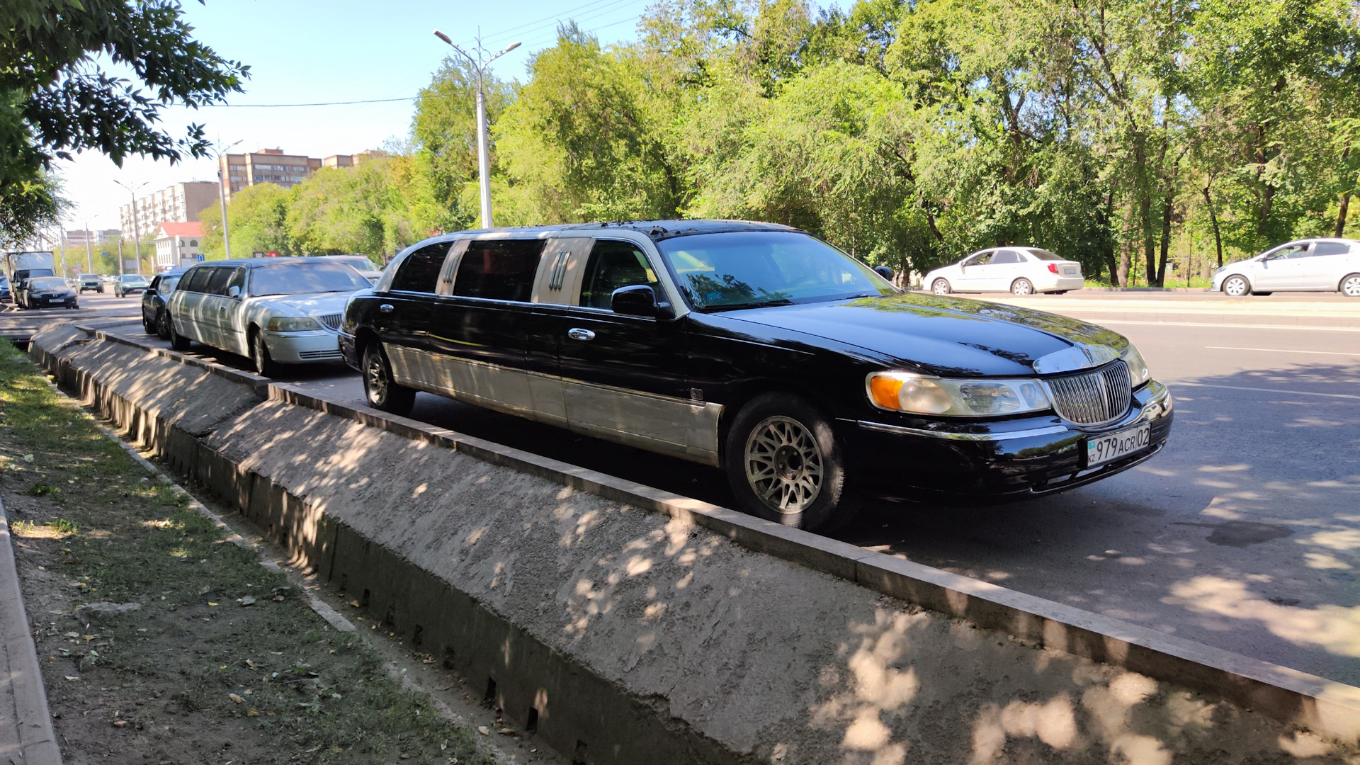 Lincoln Town Car III 4.6 бензиновый 1999 | 6 DOOR LIMO на DRIVE2