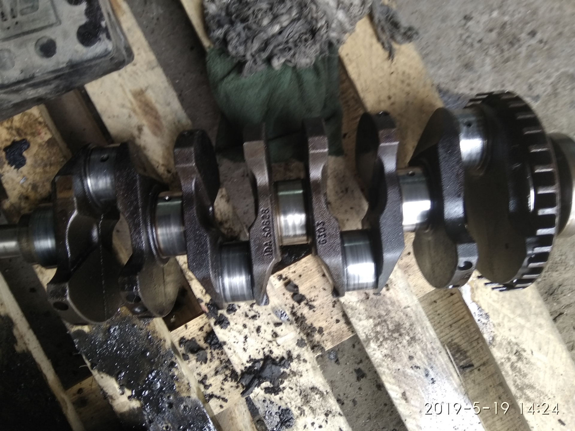 Коленвал ваз 2112 16 кл. Подходит ли коленвал. Коленвал двигателя ваз 2110. Коленвал лачетти 1. Коленвал нива 21213.