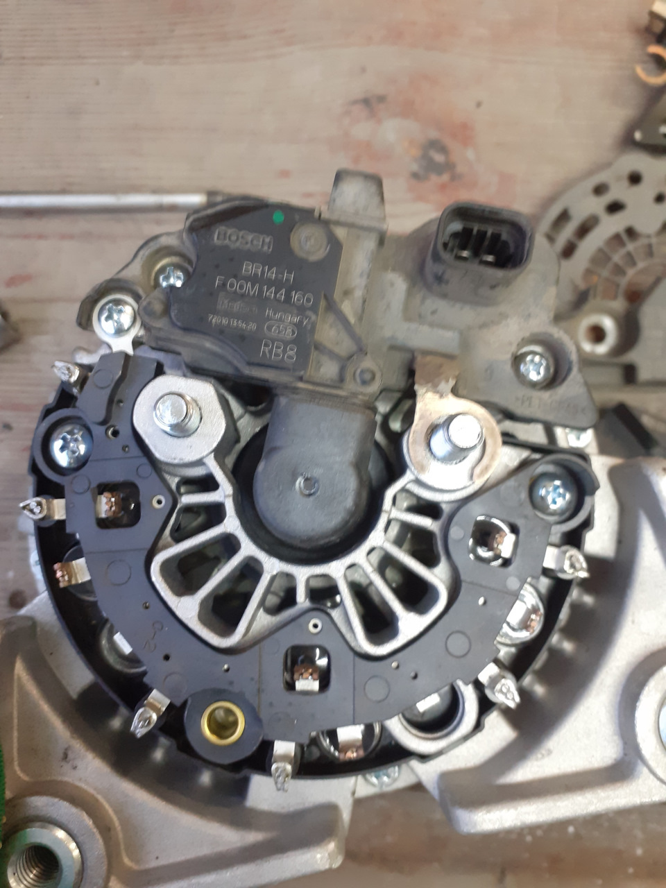 Вот так работает без проблем — Opel Astra H. Запчасти на фото: F00M144160