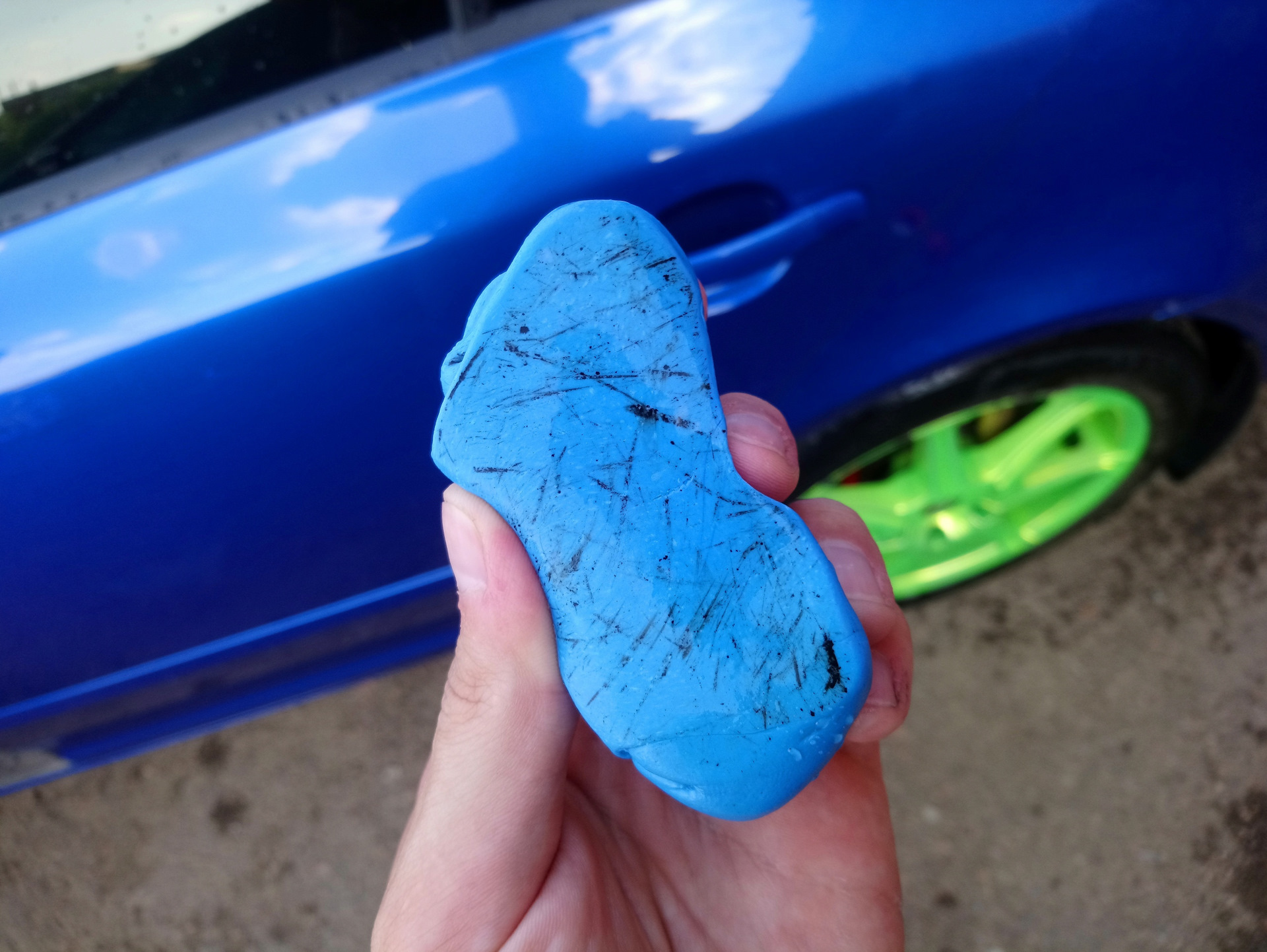 Синяя глина для чистки автомобиля. Синяя глина драйв 2. Глина для очистки кузова автомобиля. Синяя глина для автомобиля. Синяя глина для чистки фар автомобиля.