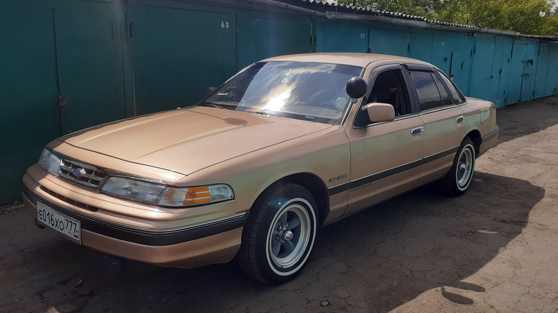 Ford Crown Victoria 4.6 бензиновый 1992 | КОРОЛЕВА ВИКА на DRIVE2