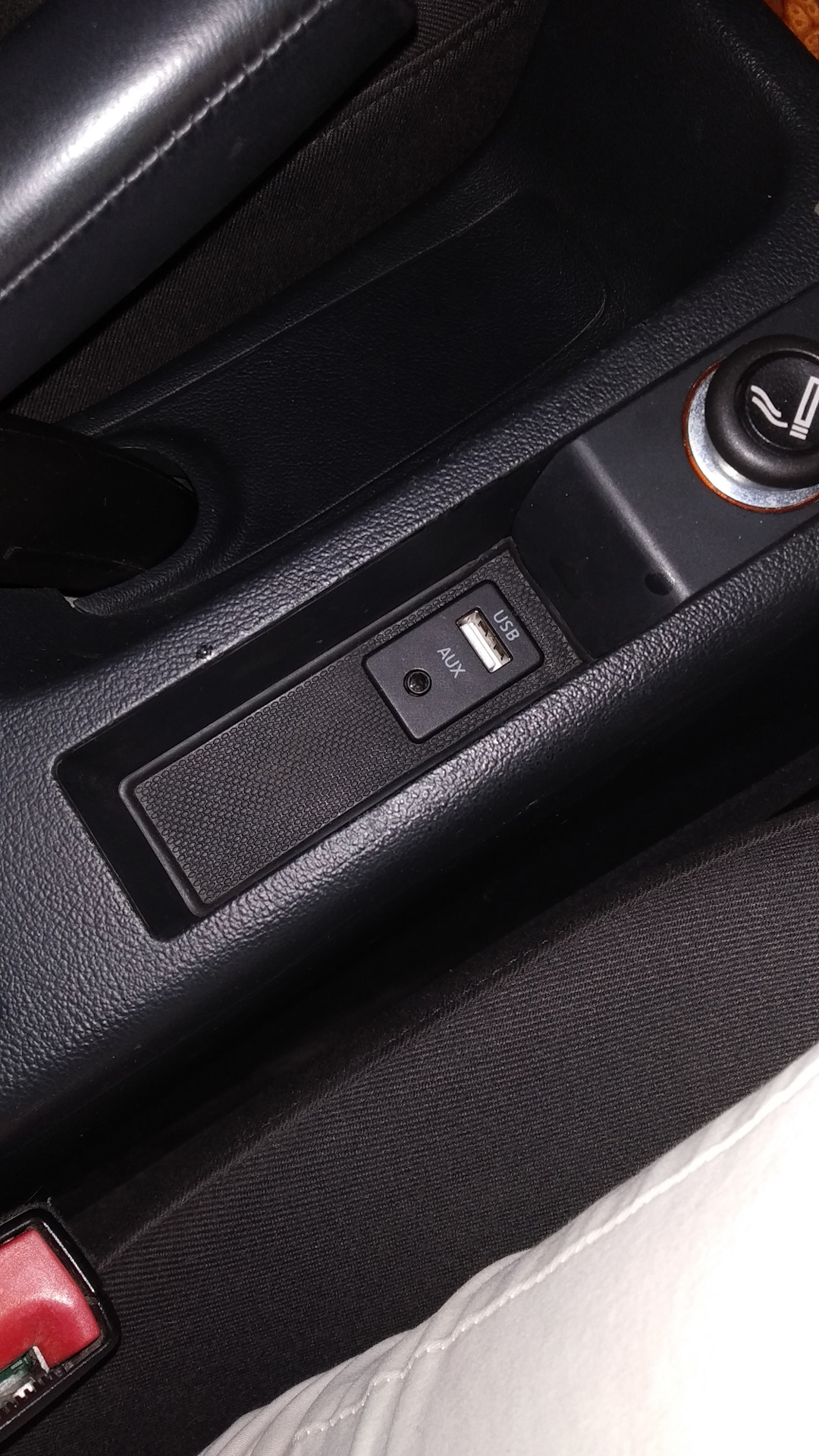 Установка usb+aux возле прикуривателя — Audi A3 Sportback (8PA), 1,6 л,  2007 года | аксессуары | DRIVE2