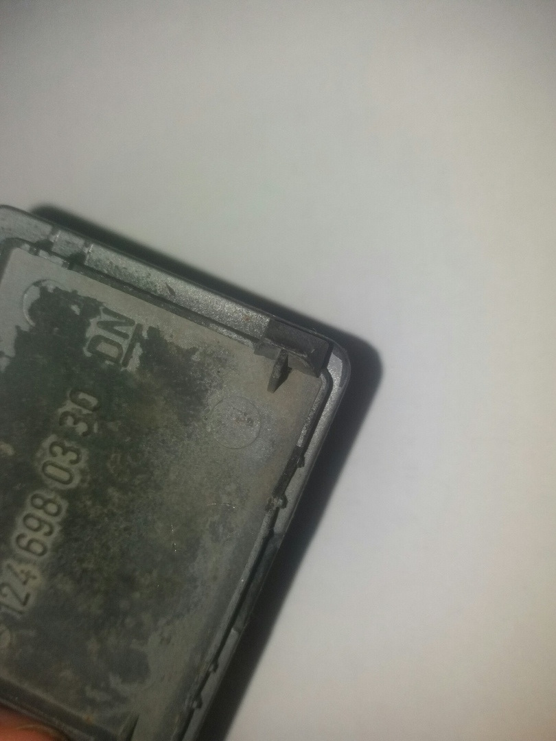 отвалилось крепление хомута в заглушке — Mercedes-Benz E-Class (W124)